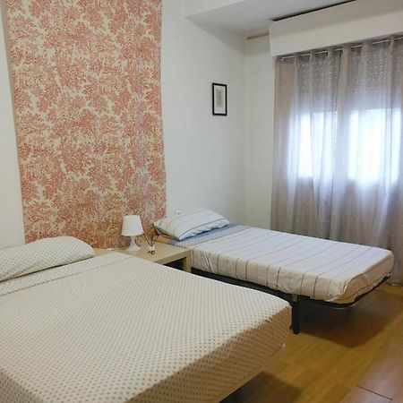 Comoda Habitacion Privada Валенсия Екстериор снимка